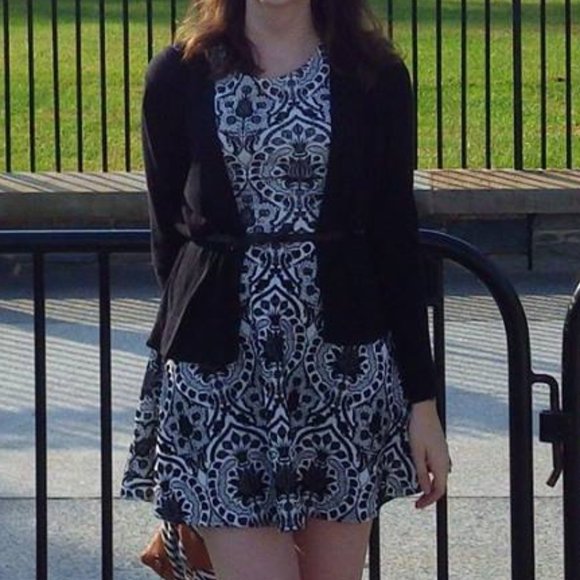UK 6 (XS) Black and White A-Line Skater Dress - Picture 2 of 3